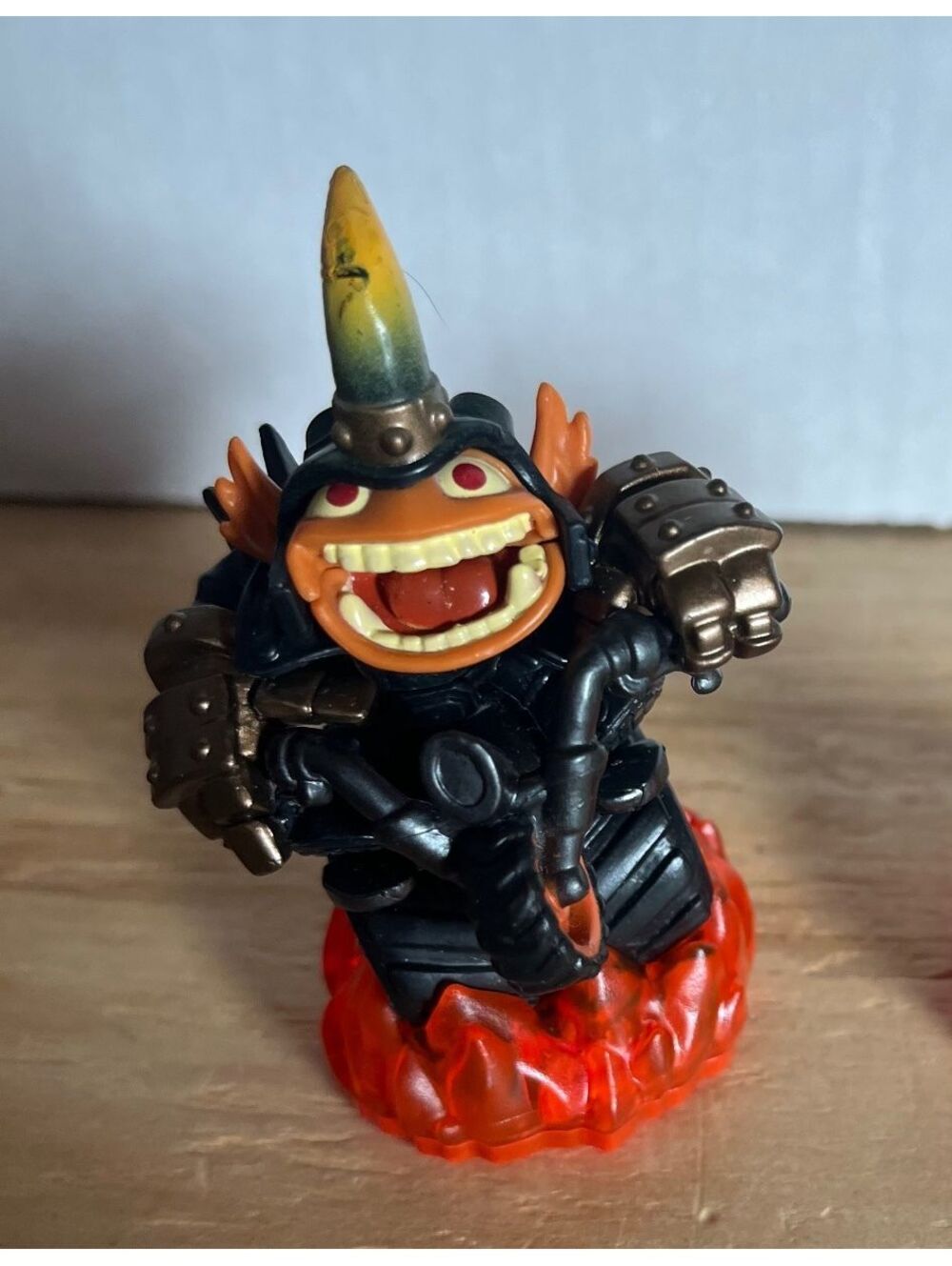 Skylanders Trap Team Figure - Hog Wild Fryno - Fire Element - Red Base